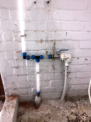 Plumbing Málaga. Calentadores, Termos de Gas y Atascos de Tuberías.