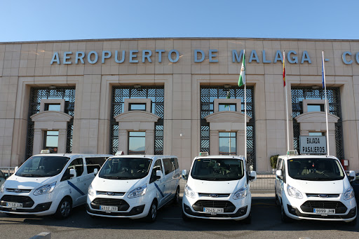 Servitaxicostadelsol - Taxis 9 plazas y adaptados en Málaga