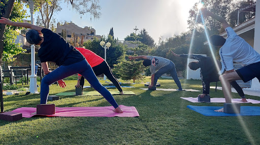 Saddhā Yoga, practicamos Yoga en una Cabaña Balinesa, Cerrado del Calderón.