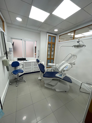 Clínica Dental Gross - Implantes y Dentistas en Málaga