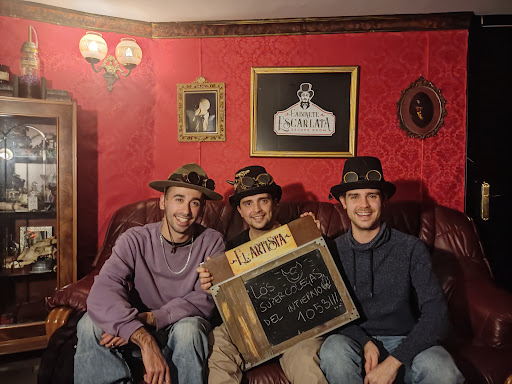 Gabinete Escarlata Escape Room Málaga